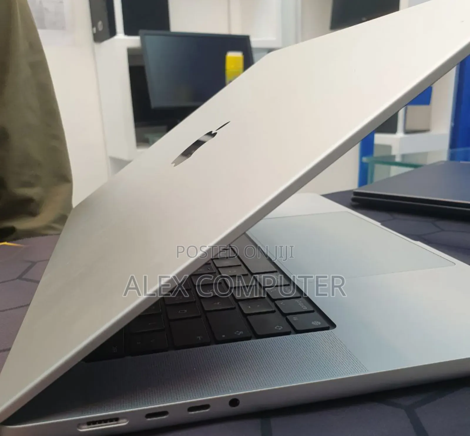 New Laptop Apple MacBook Pro M1 32GB Apple M1 SSD 512GB