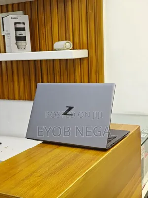 New Laptop HP ZBook Firefly G8 16GB Intel Core I7 SSD 512GB