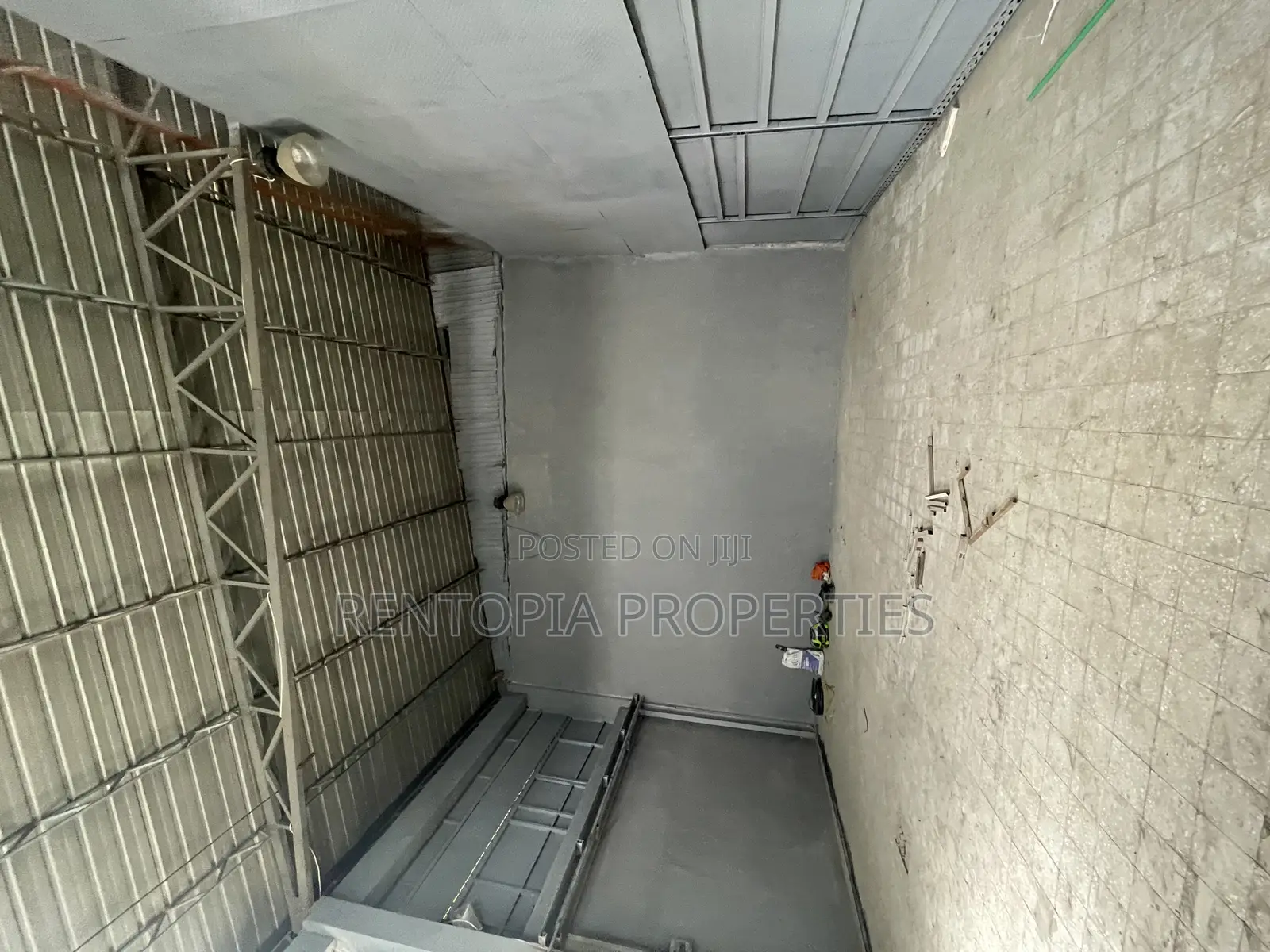 የሚከራይ መጋዘን ከነ ቢሮ