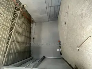 የሚከራይ መጋዘን ከነ ቢሮ