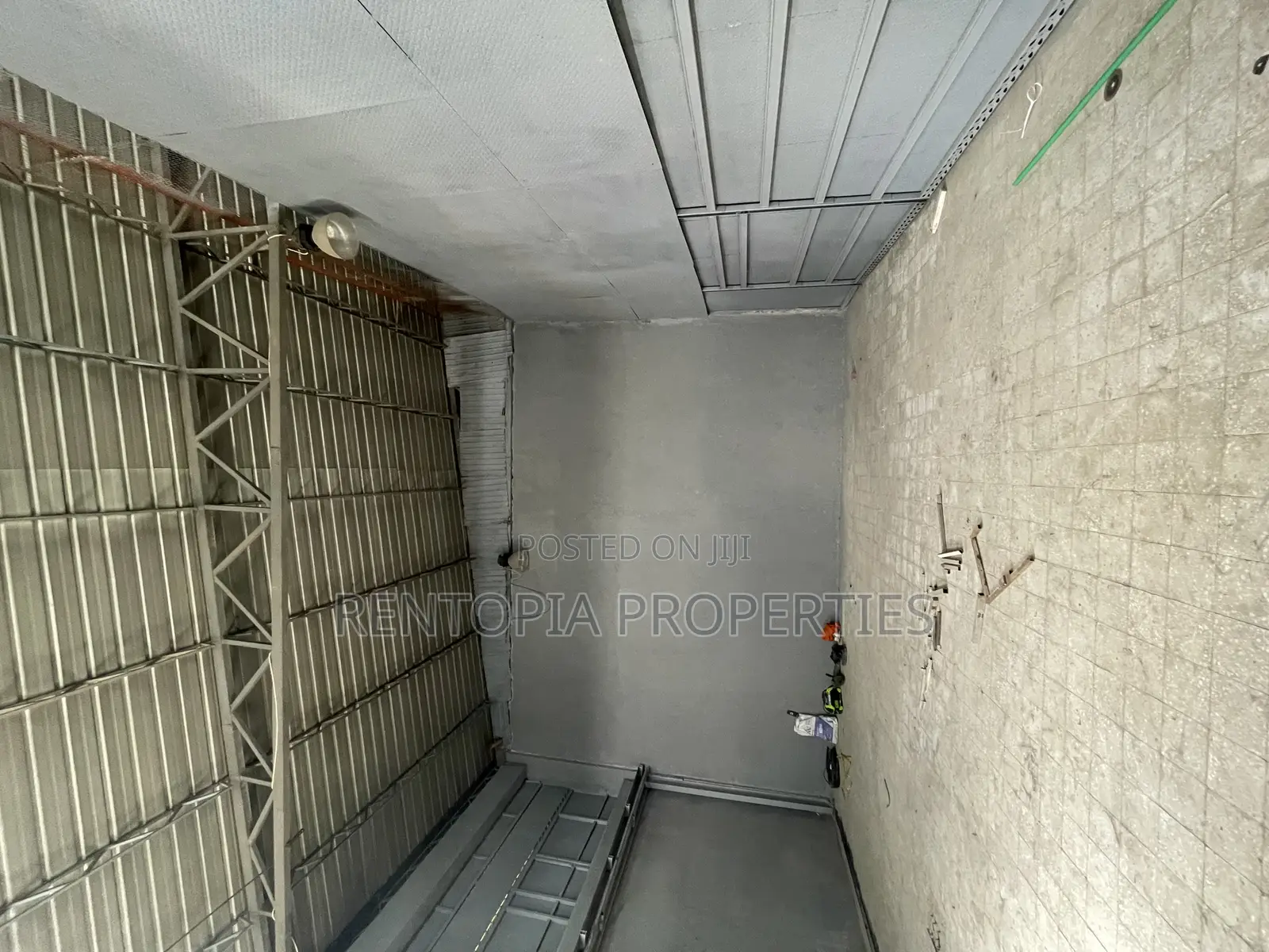 የሚከራይ መጋዘን ከነ ቢሮ