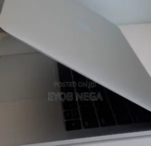 Laptop Apple MacBook Pro 2017 8GB Intel Core I5 SSD 256GB