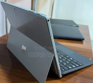 New Laptop Microsoft Surface 8GB Intel Core I5 SSD 256GB