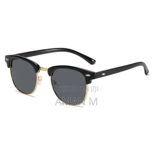 Photo - Unisex Classic Uv Protection Polarized Sunglasses