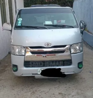Photo - Toyota HiAce 2007 Silver
