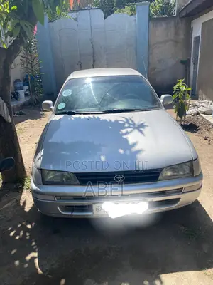 Photo - Toyota Corolla 1.3 Saloon 1992 Silver