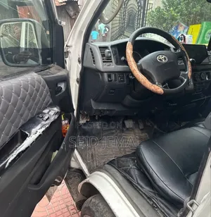 Toyota HiAce 2007 White