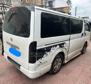 Toyota HiAce 2007 White