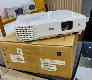 1epson Projector Brand New With Cartoon Model Name: Eb-E01 Ha