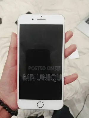 Photo - Apple iPhone 7 Plus 128 GB Gold