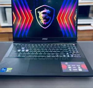 New Laptop MSI Creator 17 B11ue-412 16GB Intel Core I7 SSD 1T