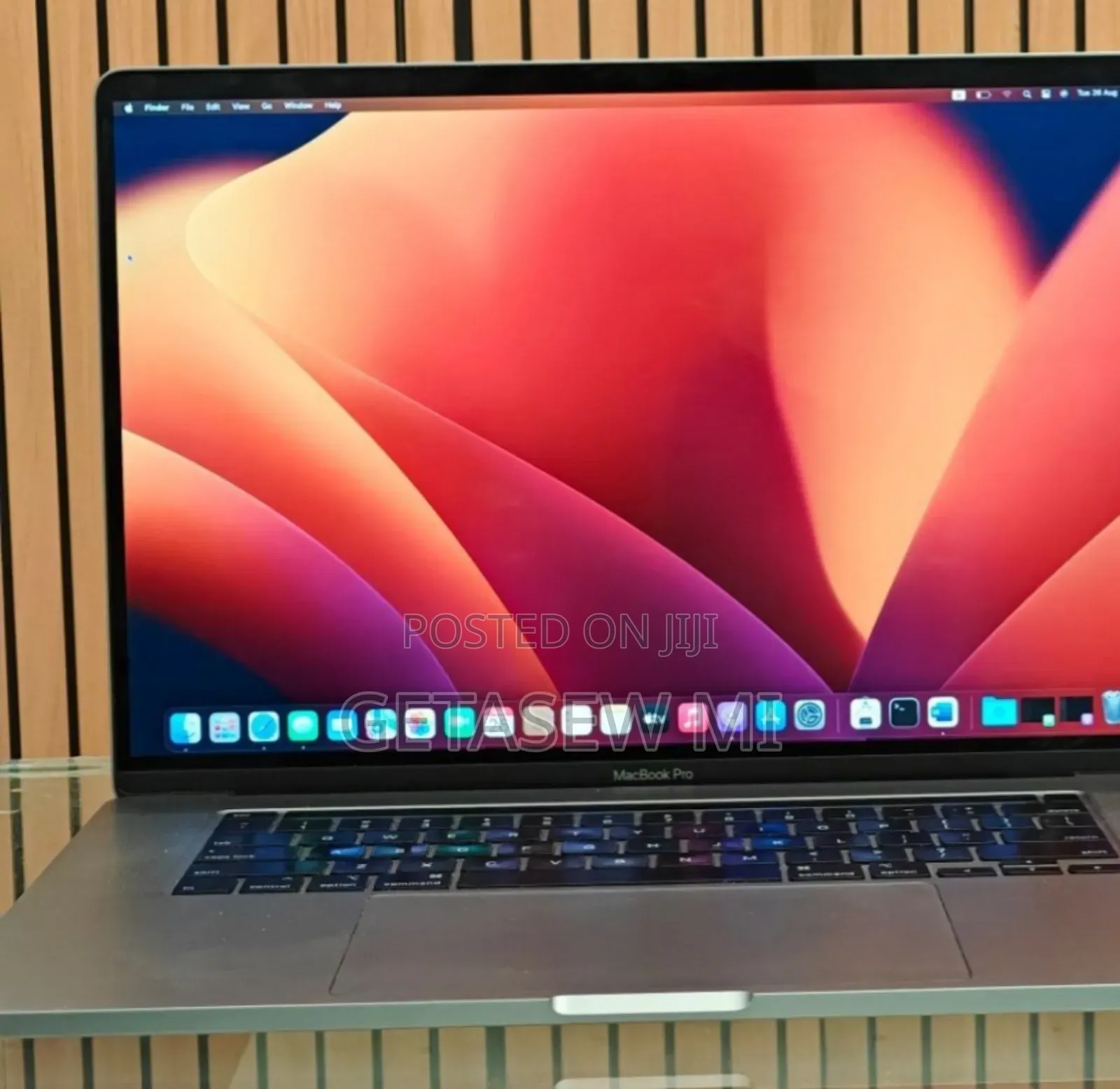 New Laptop Apple MacBook Pro 2019 16GB Intel Core I7 SSD 512GB