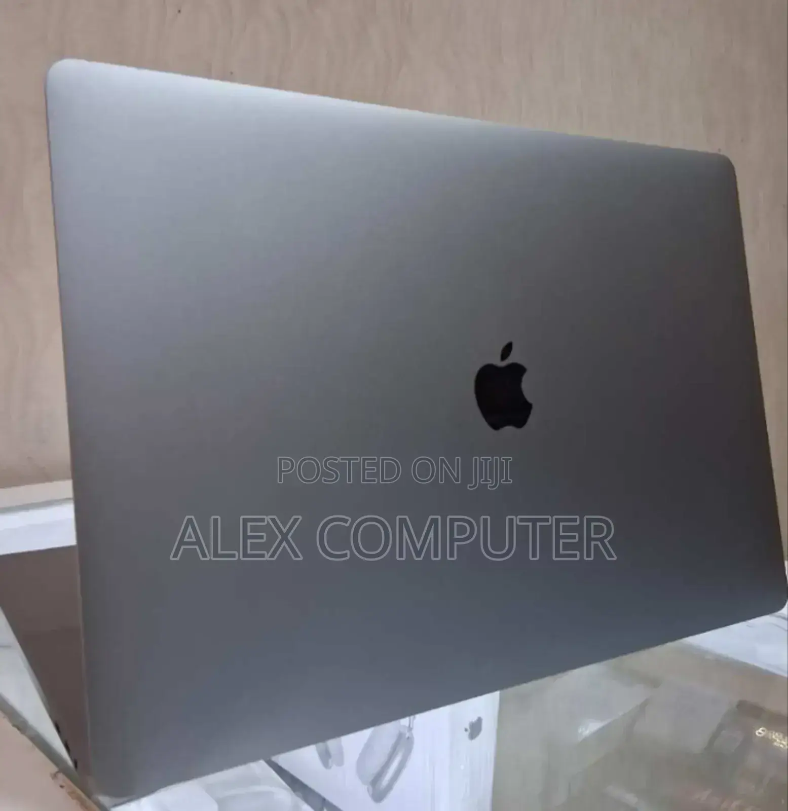 New Laptop Apple MacBook Pro 2019 16GB Intel Core I7 SSD 512GB