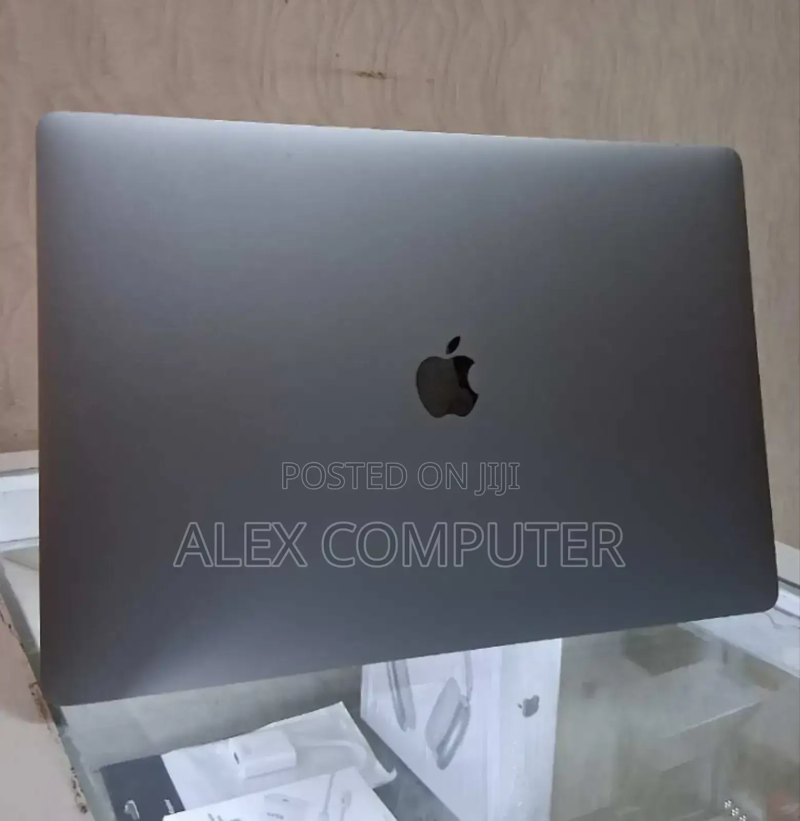 New Laptop Apple MacBook Pro 2019 16GB Intel Core I7 SSD 512GB
