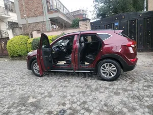 Hyundai Tucson 2017 Red