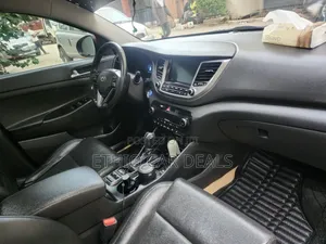 Hyundai Tucson 2017 Red