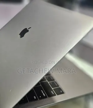 New Laptop Apple MacBook Pro 2017 8GB Intel Core I5 SSD 256GB