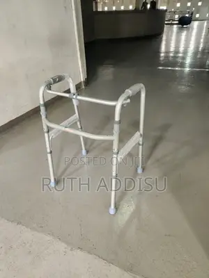 Photo - Foldable Walker膩的medical Walker為了almunium Walking Frame斤肉new Walker