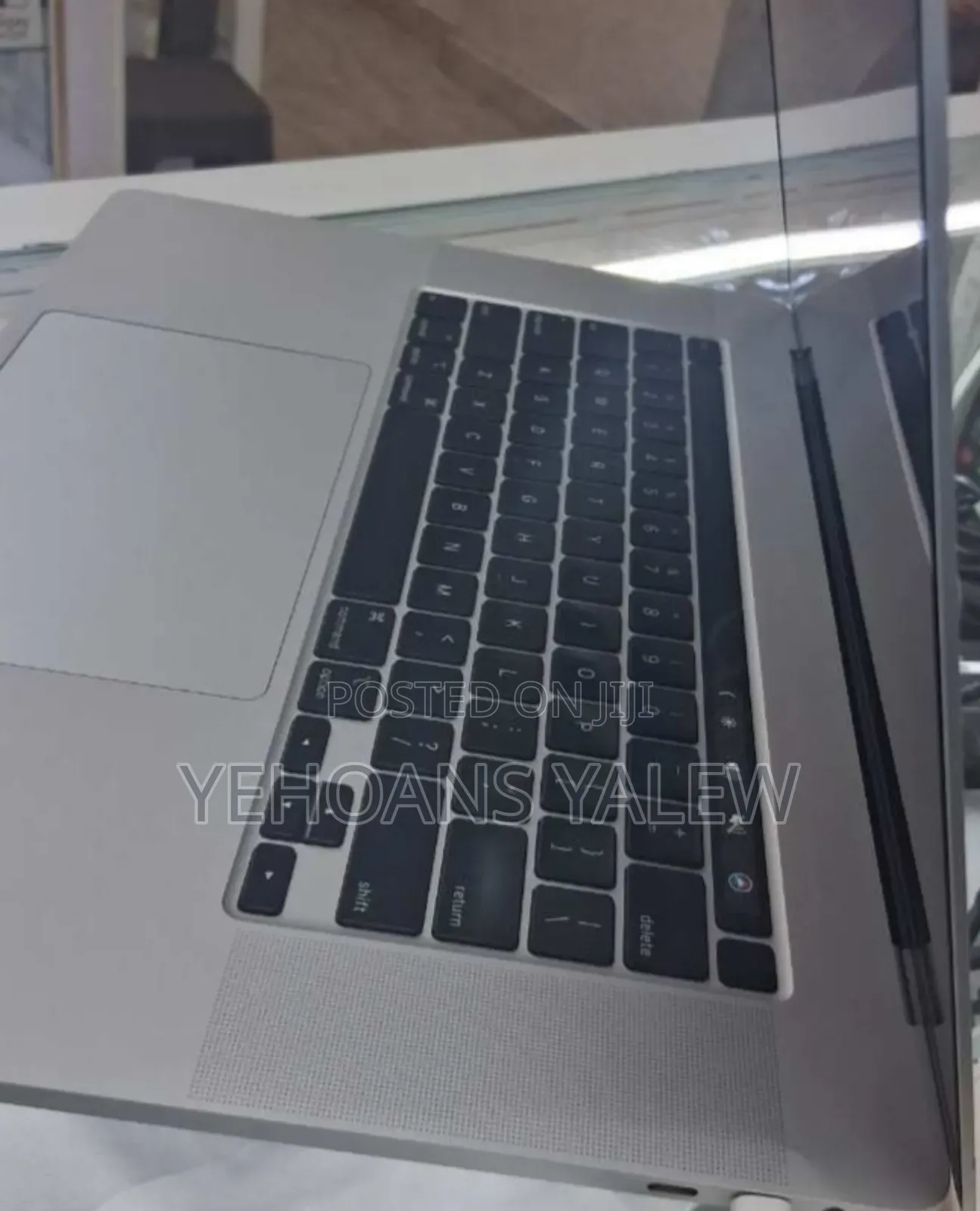 New Laptop Apple MacBook Pro 2019 16GB Intel Core I7 SSD 512GB