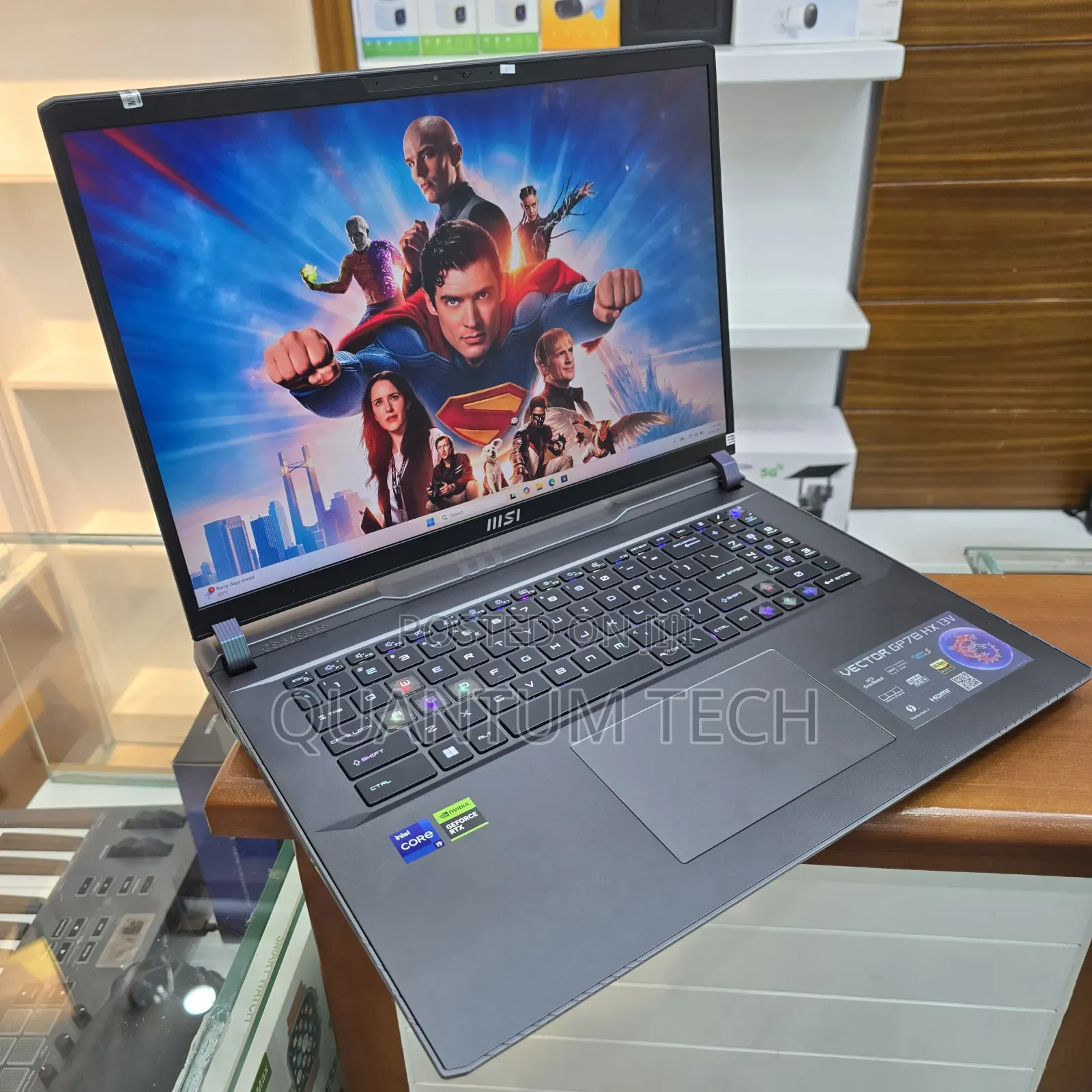 New Laptop MSI Vector 16 HX AI A2XWIG 16GB Intel Core I9 SSD 1T