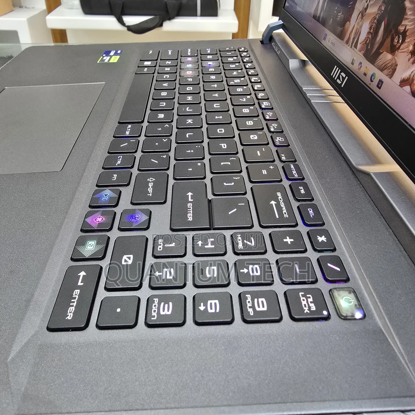 New Laptop MSI Vector 16 HX AI A2XWIG 16GB Intel Core I9 SSD 1T