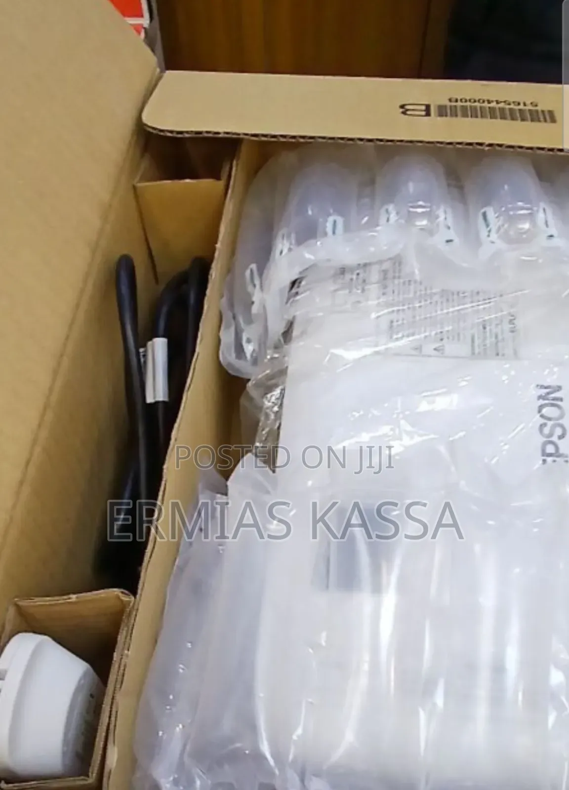 Epson Projector Brand New With Cartoon Model Name: Eb-E01