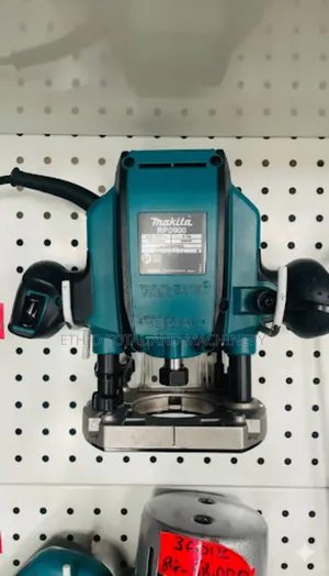 Photo - Original Makita Routerrp0900 900 Watt