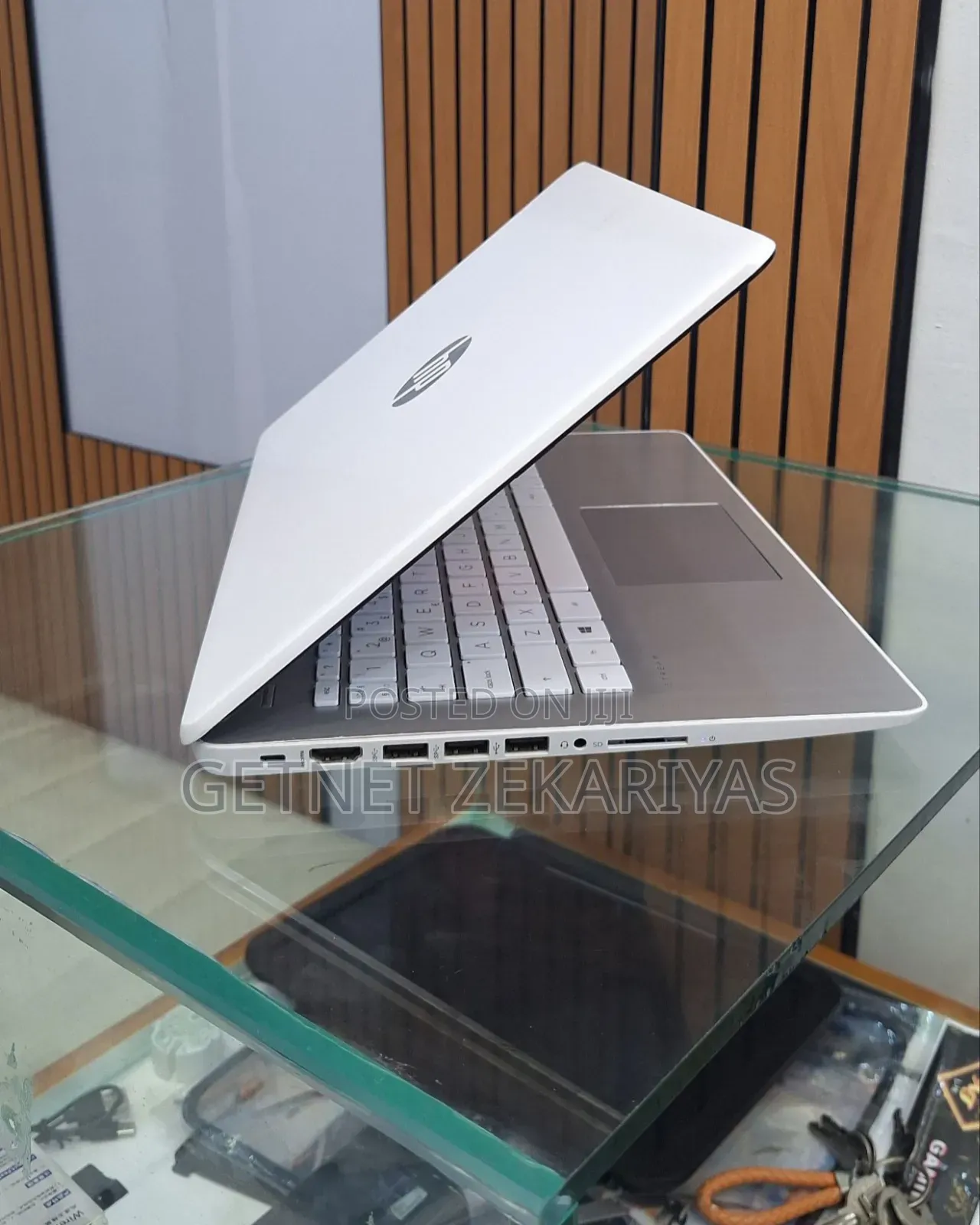 New Laptop HP 14-dq1088wm 4GB AMD SSD 72GB