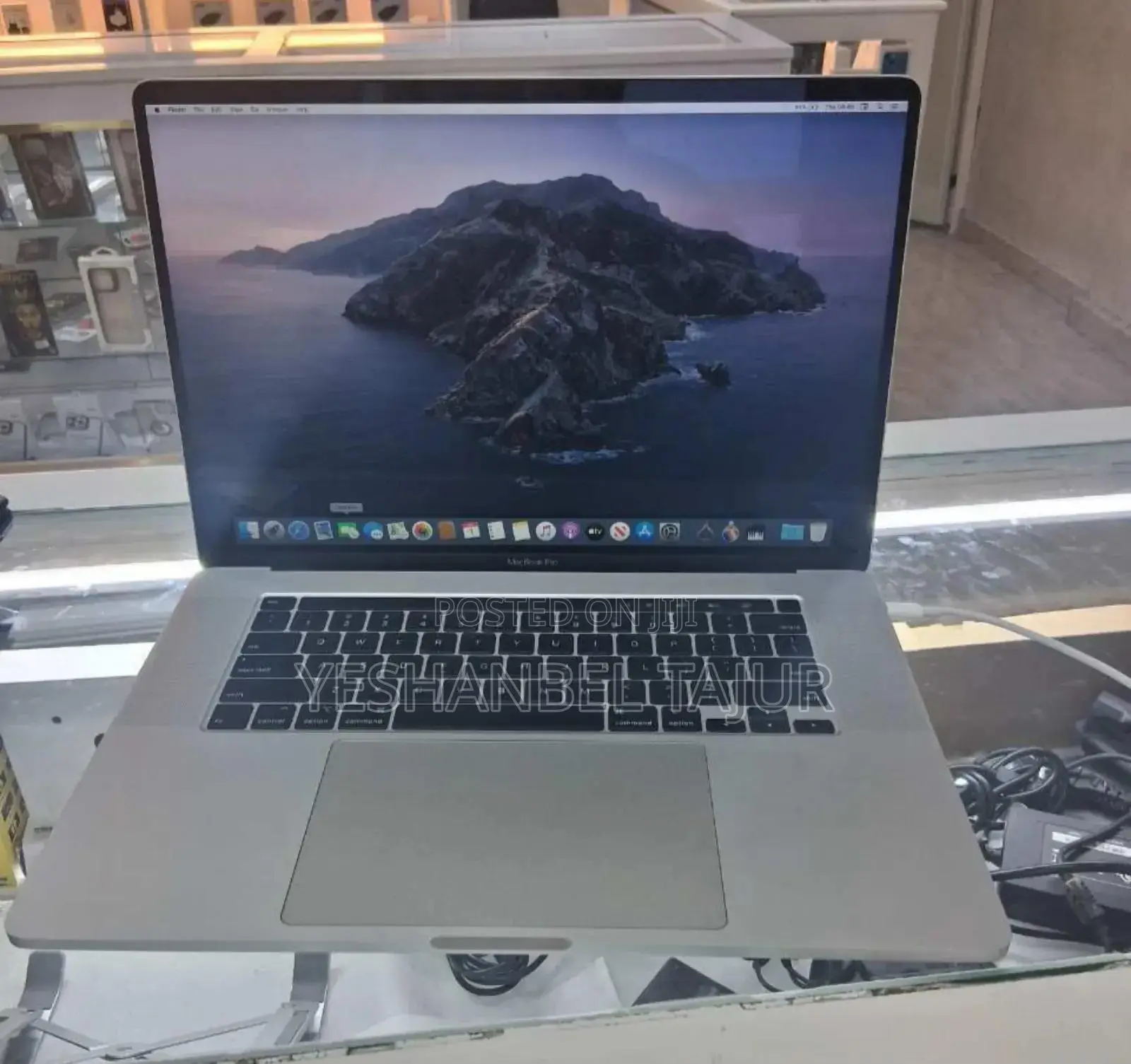 New Laptop Apple MacBook Pro 2019 16GB Intel Core I7 SSD 512GB