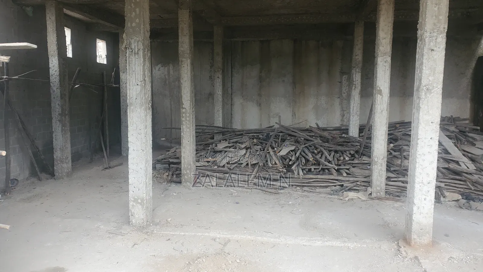 መጋዘን Warehouse (Basement)