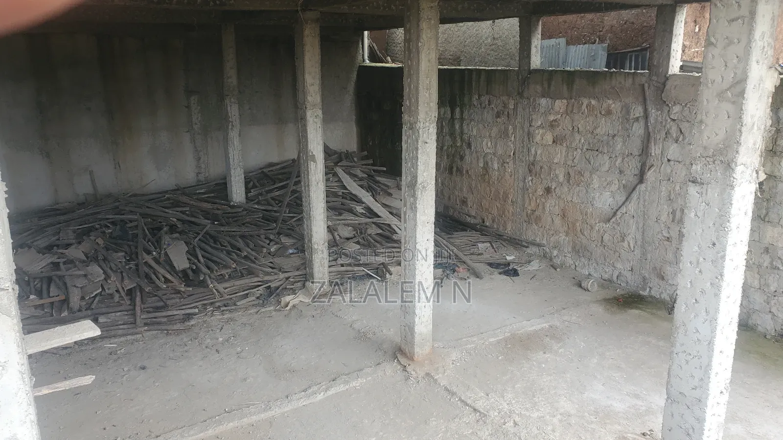 መጋዘን Warehouse (Basement)
