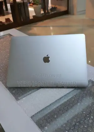 New Laptop Apple MacBook Pro 2017 16GB Intel Core i7 SSD 256GB