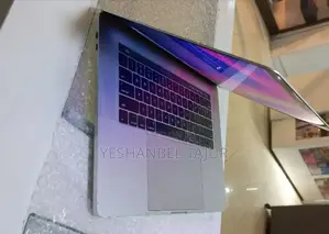 New Laptop Apple MacBook Pro 2017 16GB Intel Core i7 SSD 256GB