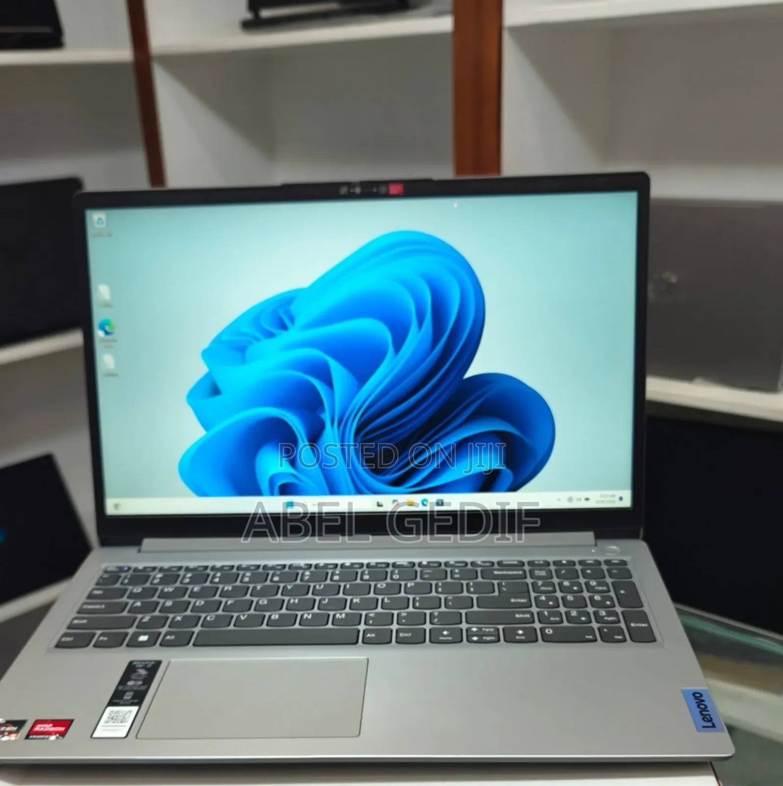 New Laptop Lenovo IdeaPad 1 8GB AMD Ryzen 5 SSD 512GB