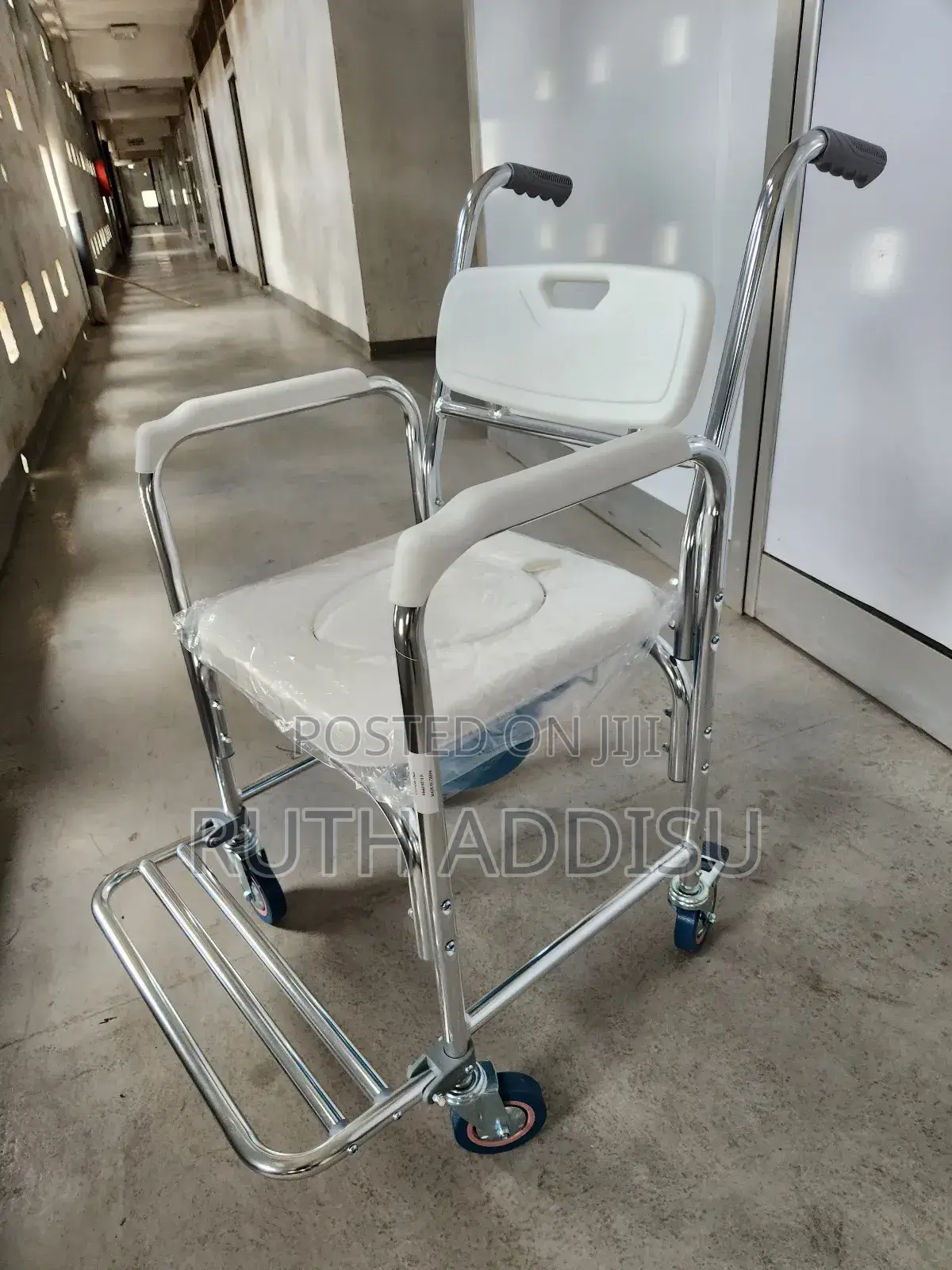 Wheelchair Toilet朱雀four Wheel Medial Commode Wheelchair憨我wheelchair