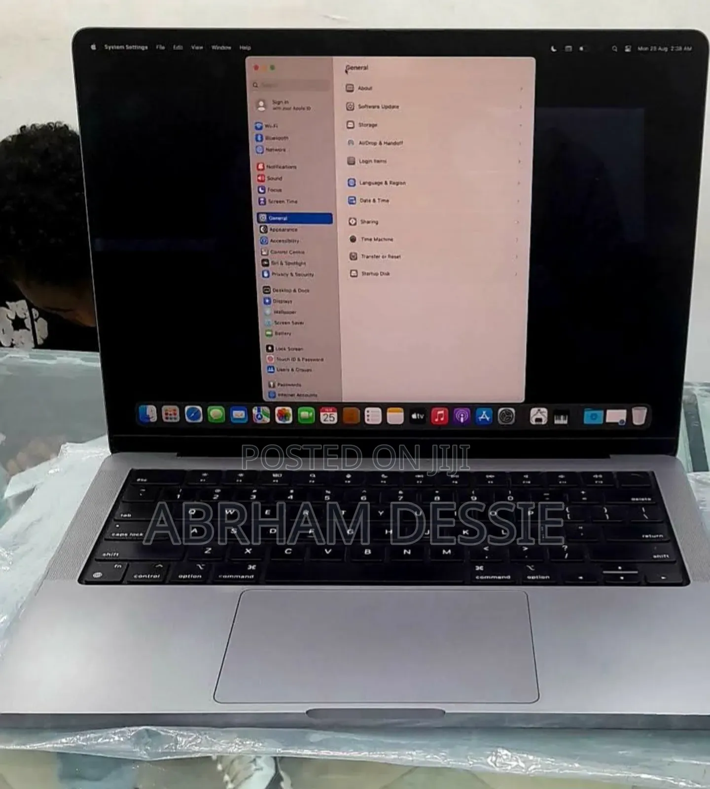 New Laptop Apple MacBook Pro M1 32GB Apple M1 Pro SSD 512GB