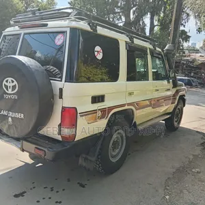 Toyota Land Cruiser 2015 White