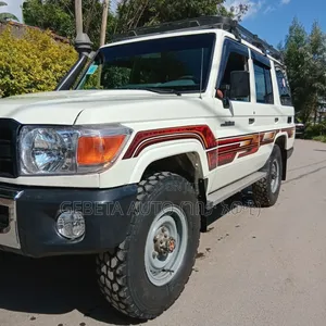 Toyota Land Cruiser 2015 White