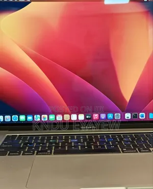 Photo - New Laptop Apple MacBook Pro 2017 16GB Intel Core I7 SSD 512GB