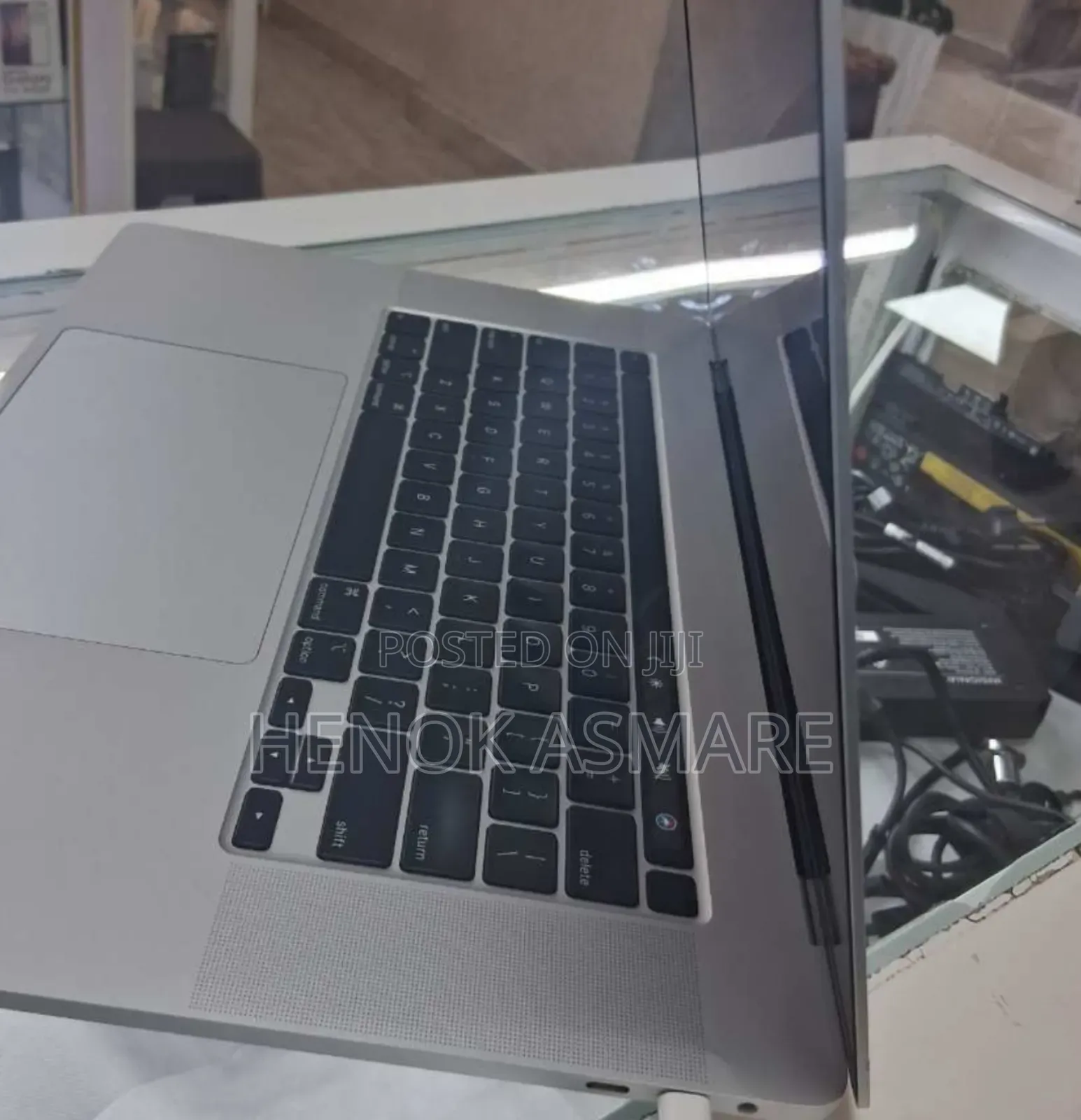 New Laptop Apple MacBook Pro 2019 16GB Intel Core I7 SSD 512GB