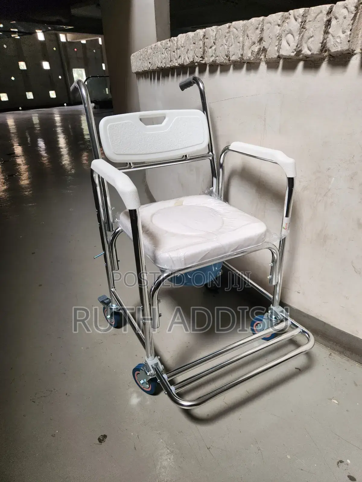 Toilet Wheelchair馮两commode Wheelchair名字toilet Wheelchair无不wheelchair