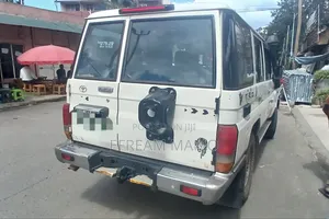 Toyota Land Cruiser 2015 White