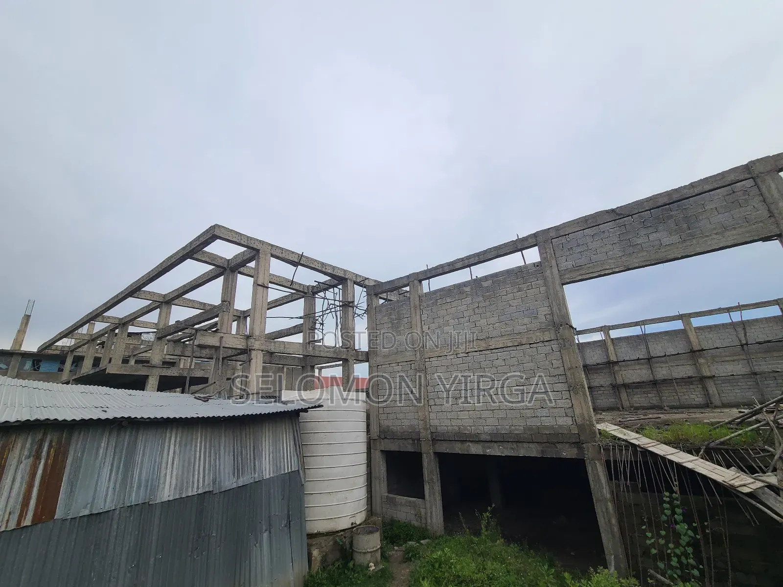 ለሺያጭ የቀረበ መጋዘን