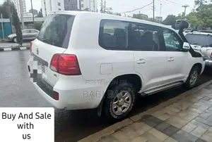 Toyota Land Cruiser 2015 White