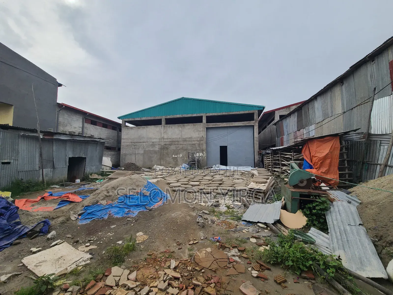 የሚከራ ፦ መጋዘን