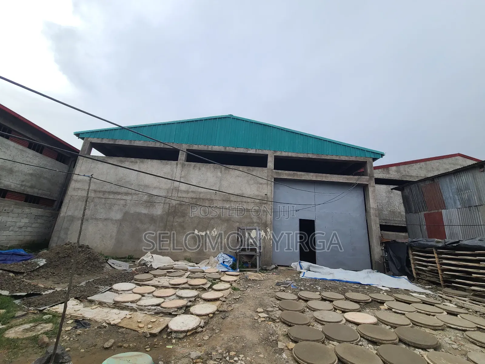 የሚከራ ፦ መጋዘን