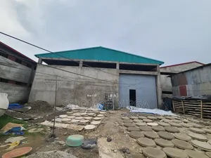 የሚከራ ፦ መጋዘን