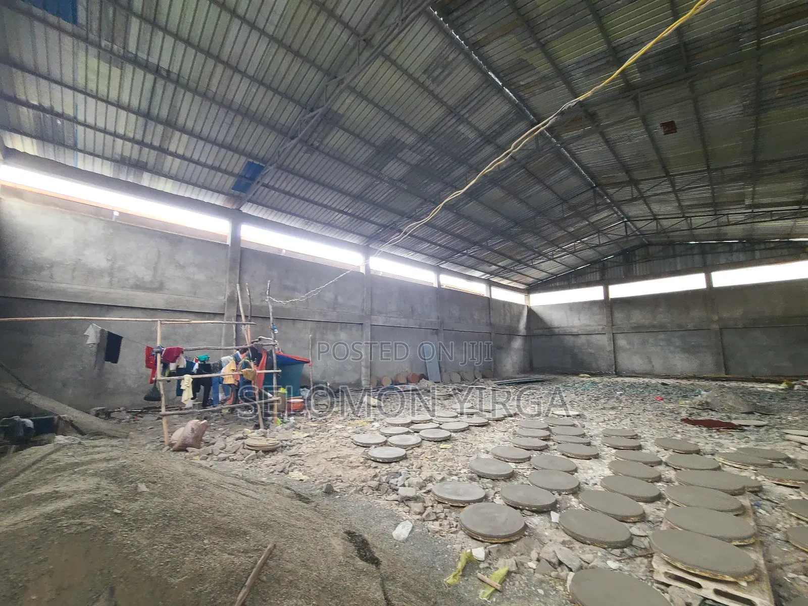 የሚከራ ፦ መጋዘን