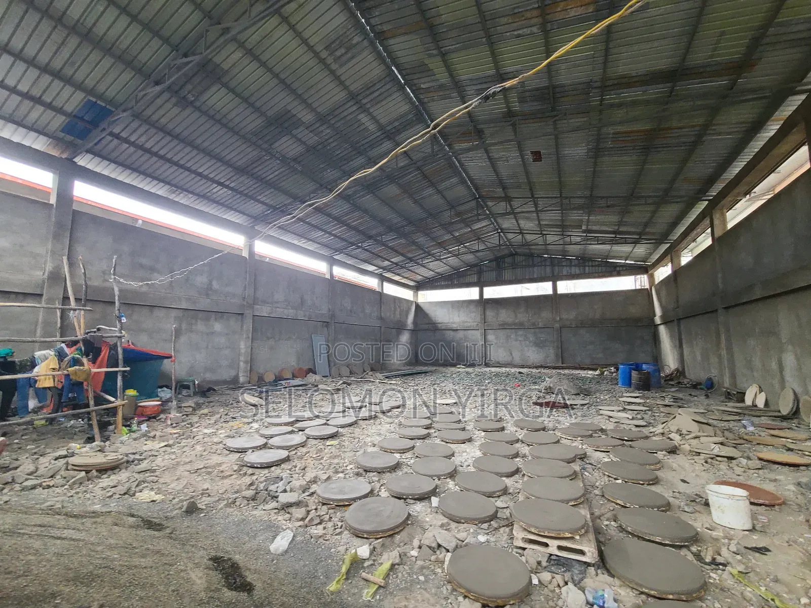 የሚከራ ፦ መጋዘን