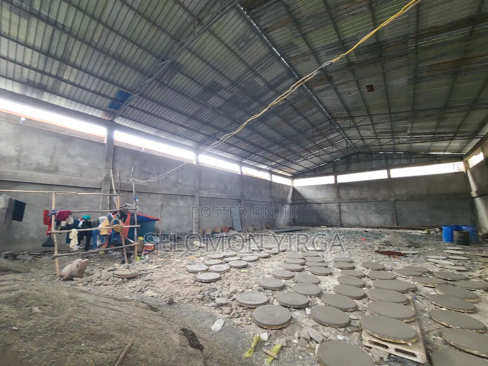 የሚከራ ፦ መጋዘን